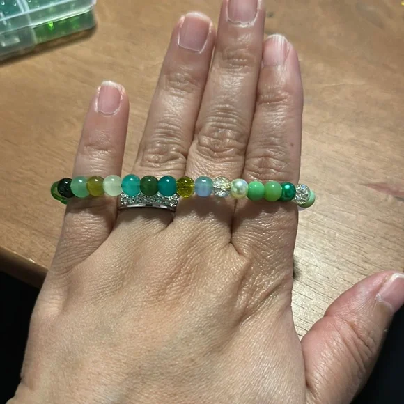 Green crystal Beaded Bracelet - Picture 2 of 3